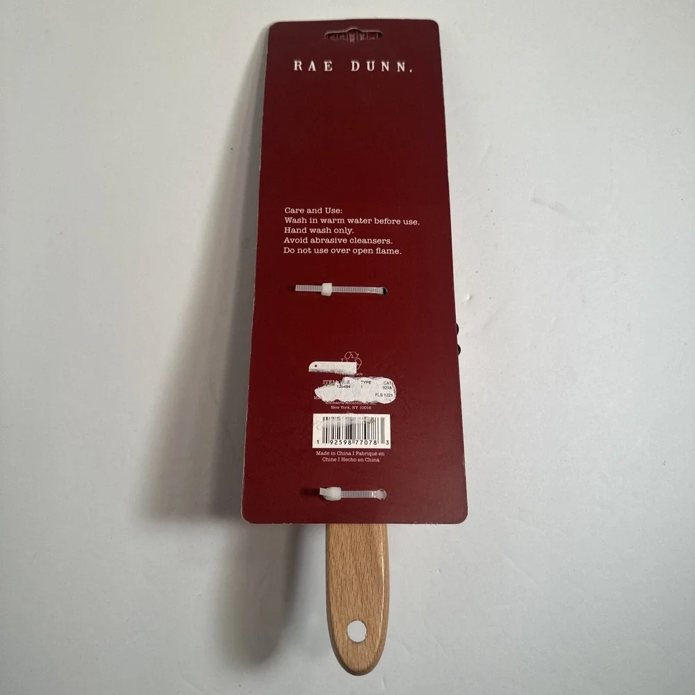 NWT  Rae Dunn Red Silicone Valentines Day Spatula Cookie Cutter Set Te Amo